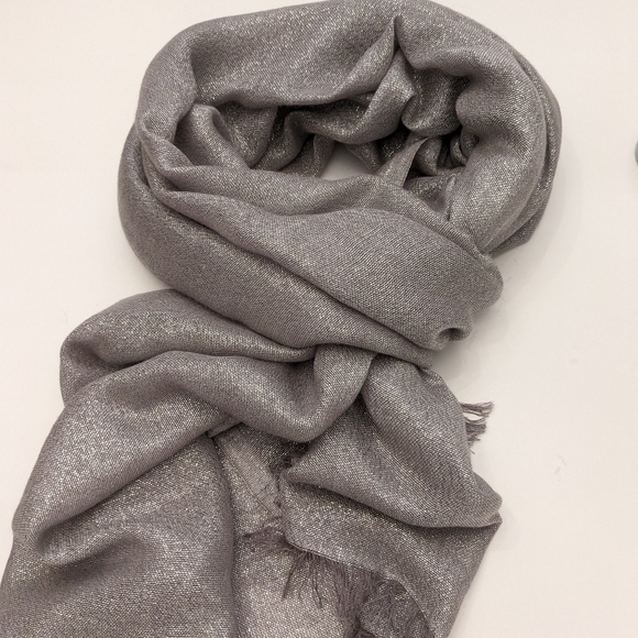 Lord and Taylor scarf/shawl - Picture 6 of 6